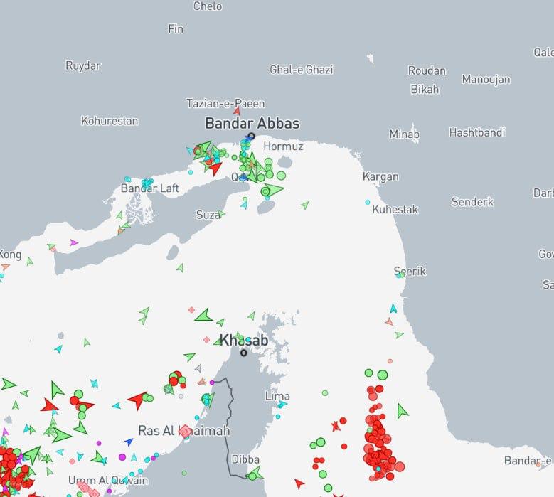 Ормузька протока майже спорожніла на тлі конфлікту на Близькому Сході: 2 березня через неї пройшли лише два танкери, тоді як зазвичай протоку перетинають близько 60, — CNN.